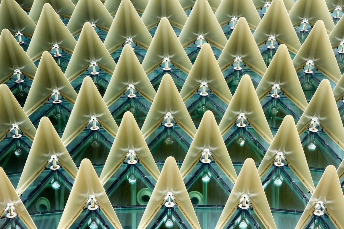 brown and blue wallpaper