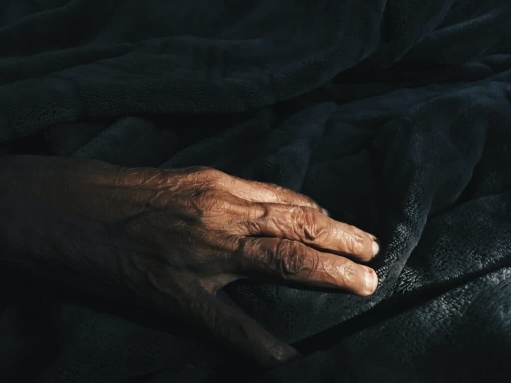 close-up photography of human hand