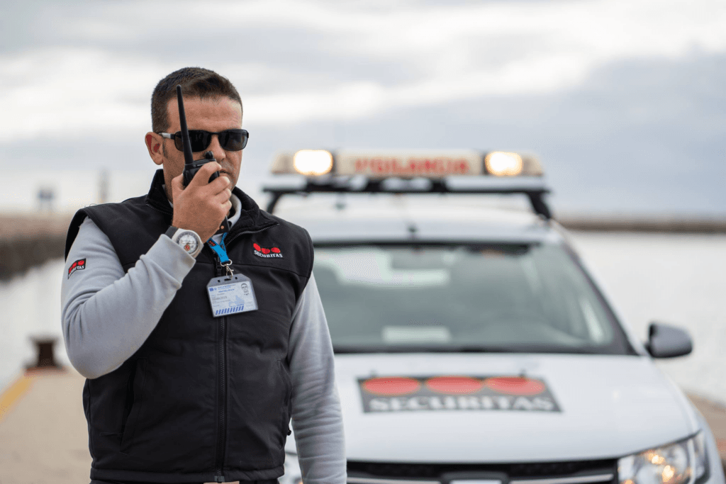 Serviço de Estrangeiros e Fronteiras divulga ajustes directos de 900 mil euros ‘esquecidos’ durante mais de um ano