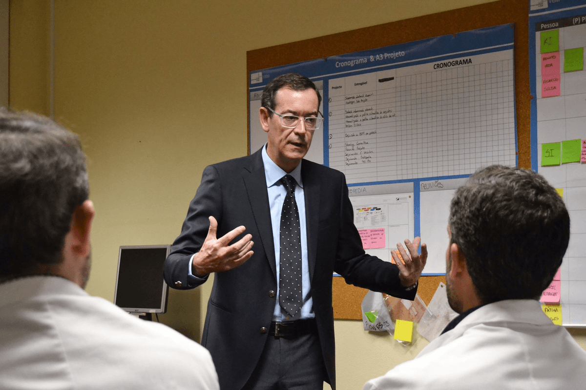 Tribunal Administrativo obriga Ordem dos Médicos a revelar pareceres ‘engavetados’ em 2021 por Miguel Guimarães