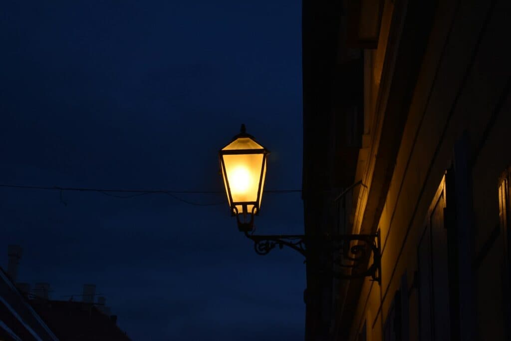 a street light hanging from the side of a building