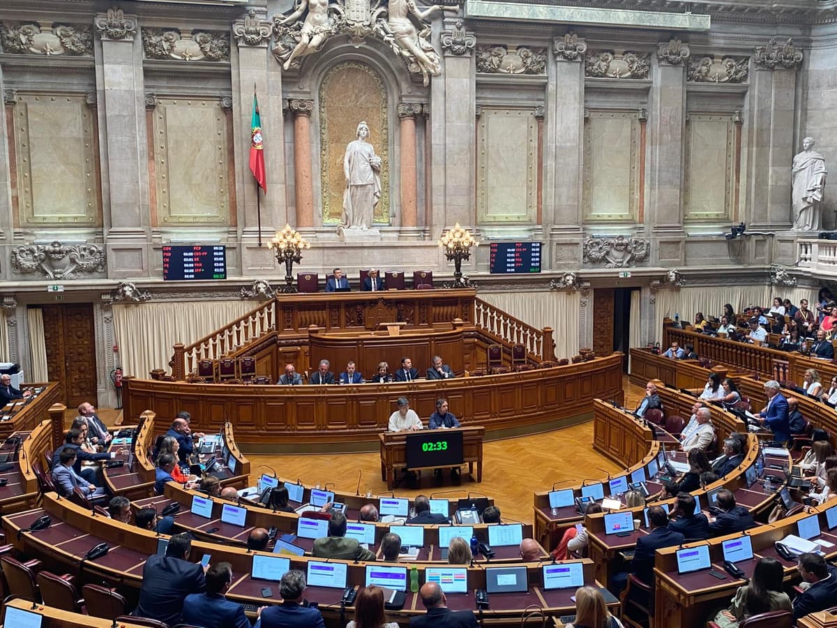 Há 40 anos, um deputado classificou como ‘pavoroso’ um fogo de 250 hectares; hoje, não houve adjectivos