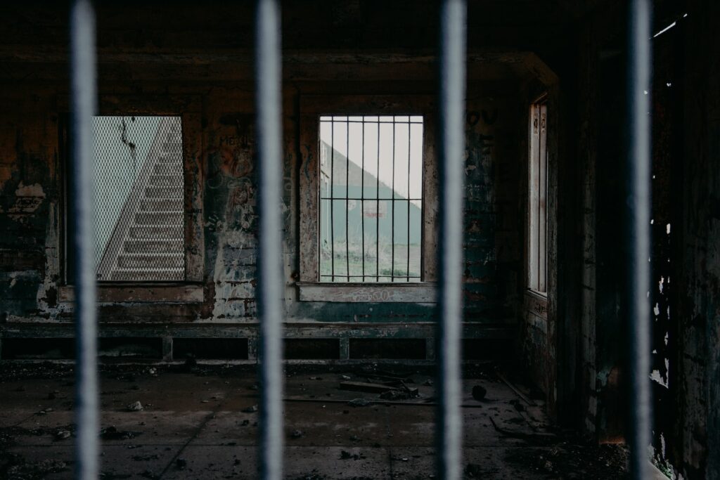 photo of abandoned house