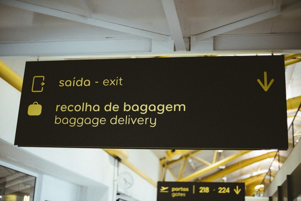 saida-exit signage
