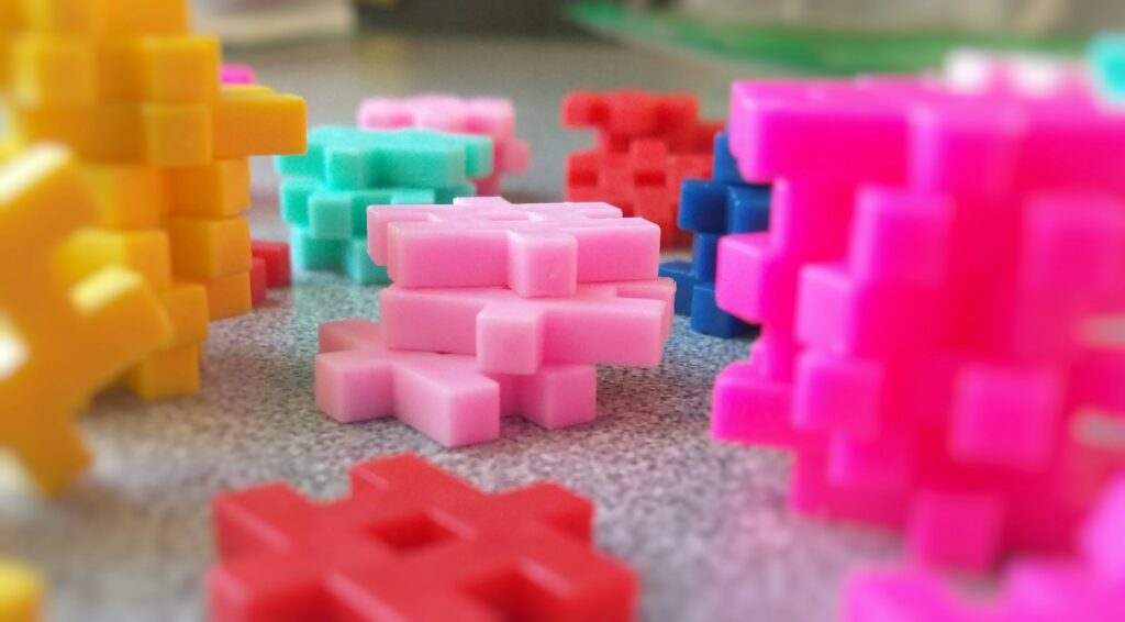 assorted-color plastic interlocking toy lot
